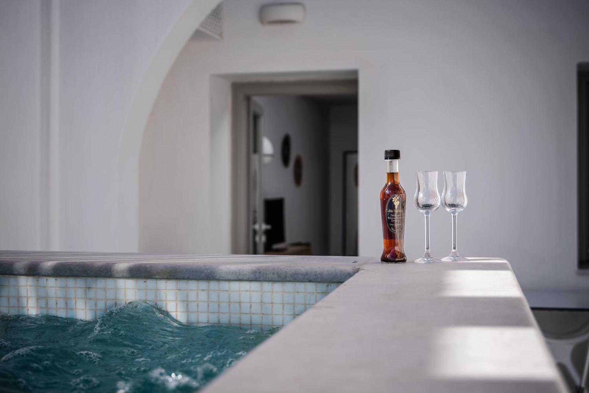 Symphony Suites Santorini Pýrgos Quarto foto